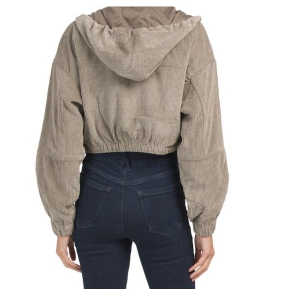 Ashley by 26 International Outerwear Cropped Jacket - Picture 2 of 3